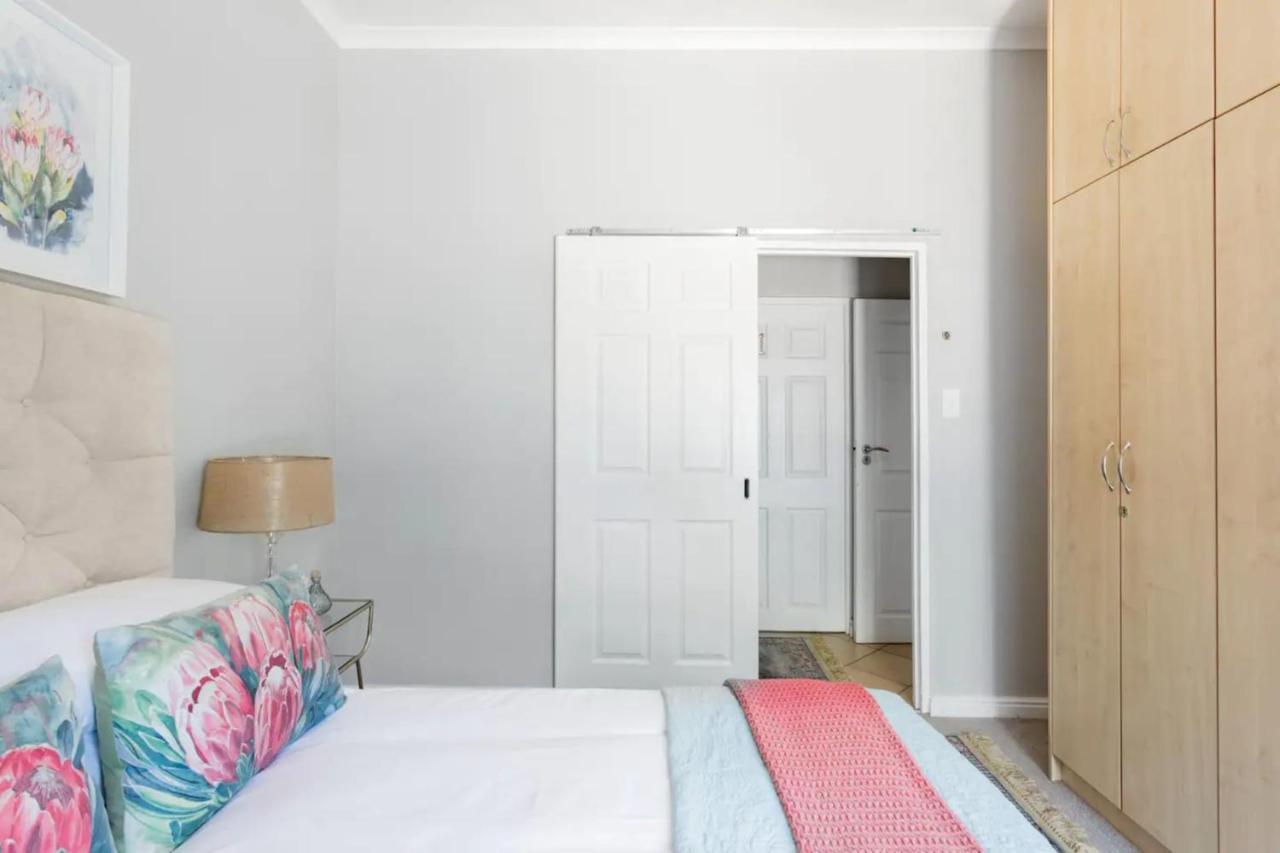 3 Bedroom Hilltop With Spectacular Views * Cape Town